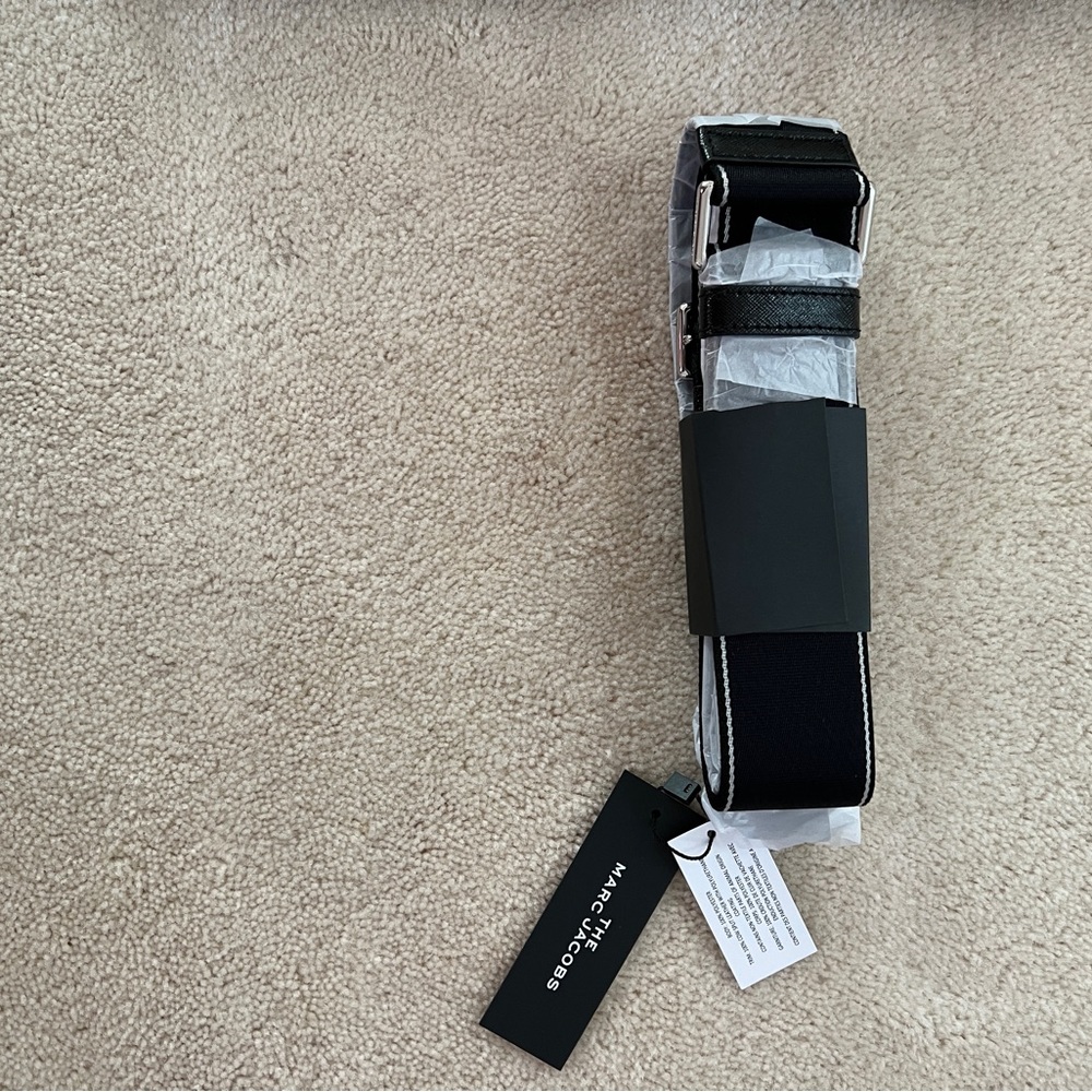 Marc Jacobs “The Tote Bag” Strap (only)
Beautiful, black and nickel design. - Picture 4 of 5